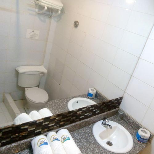 hotel crucero cojimies ecuador baños2